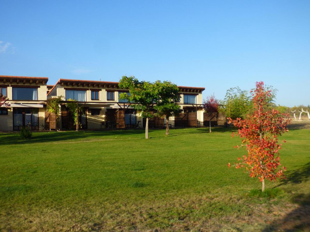 Hotel Albergue Bioclimatico Sabinares Del Arlanza Puentedura Exterior photo